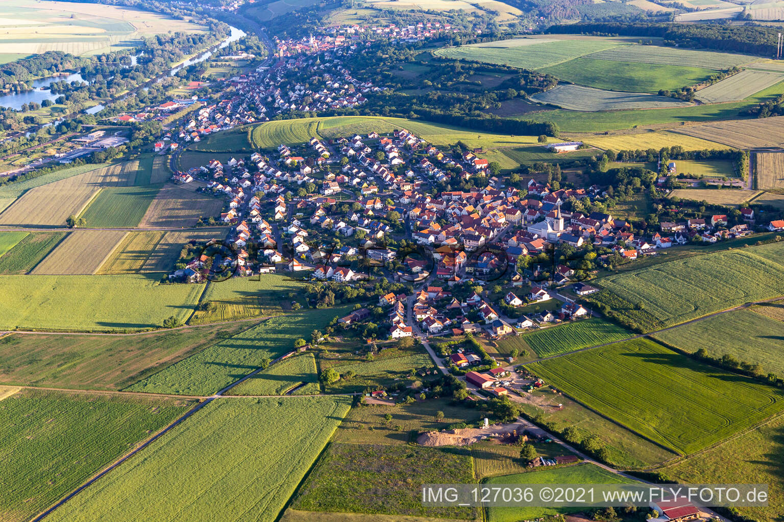 Vue aérienne de District forestier à Schonungen dans le département Bavière, Allemagne