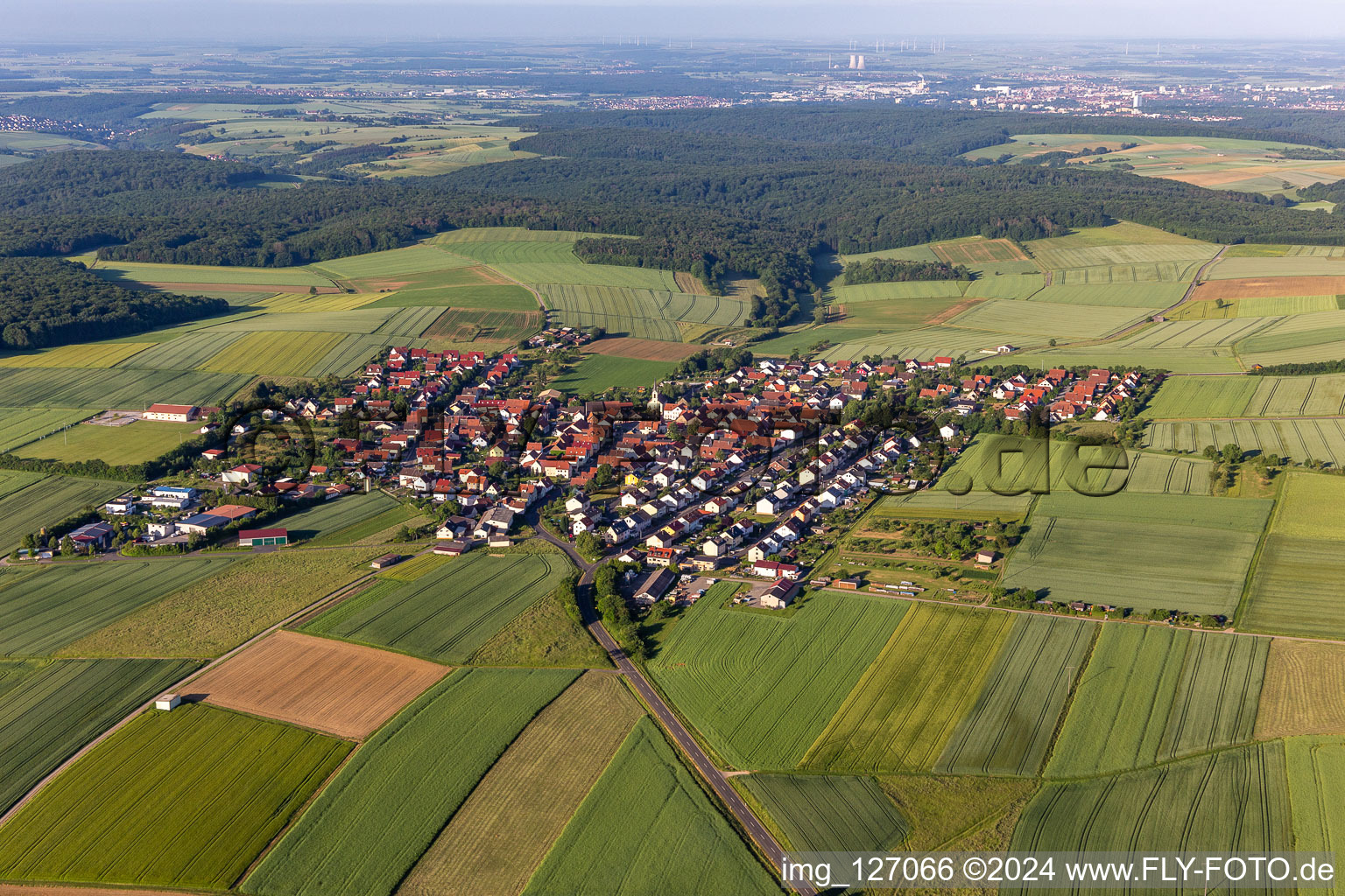 Vue aérienne de Quartier Hesselbach in Üchtelhausen dans le département Bavière, Allemagne