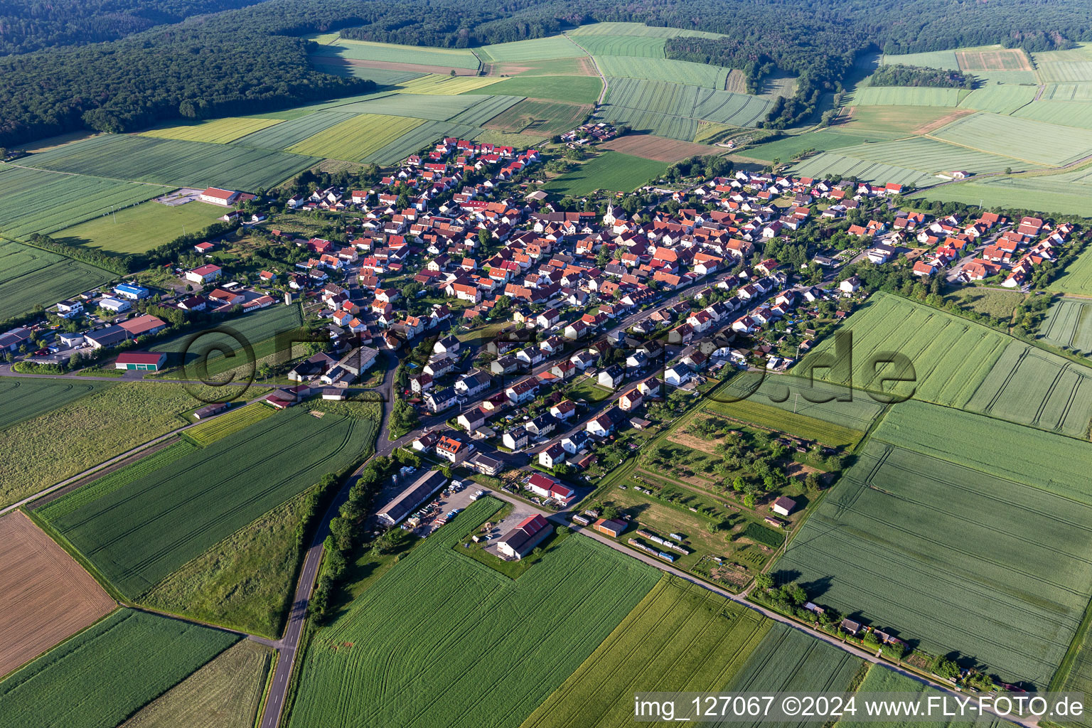 Photographie aérienne de Quartier Hesselbach in Üchtelhausen dans le département Bavière, Allemagne