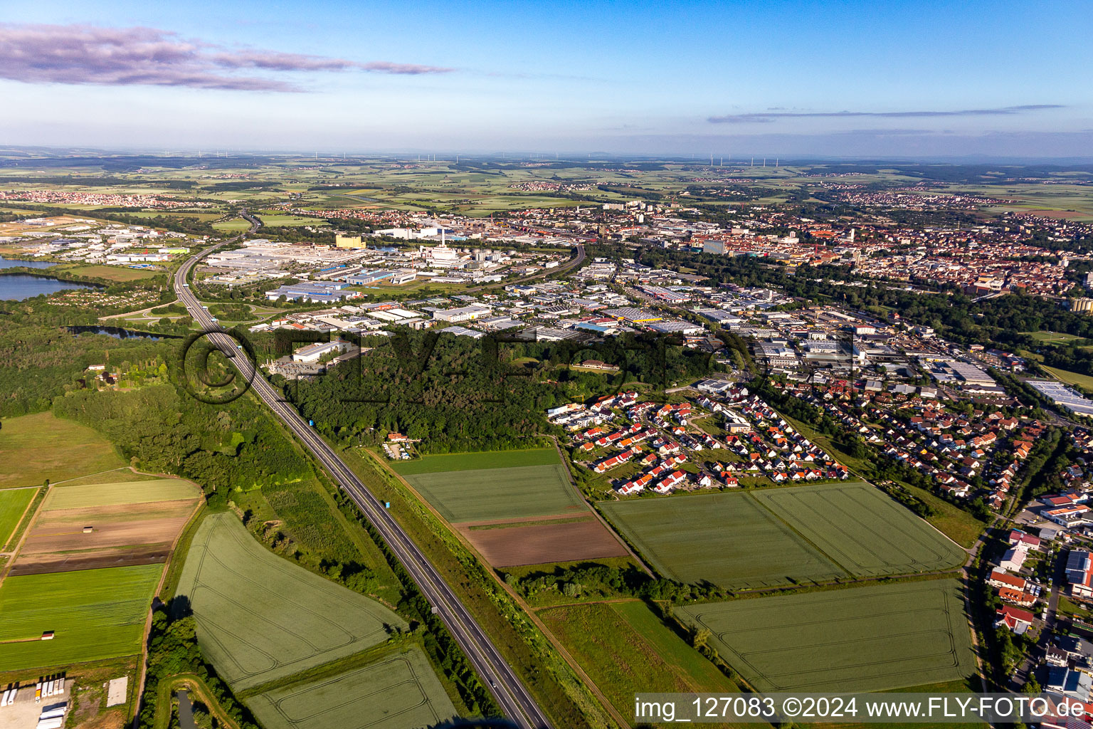 Vue aérienne de Port de la zone industrielle à le quartier Grün in Schweinfurt dans le département Bavière, Allemagne