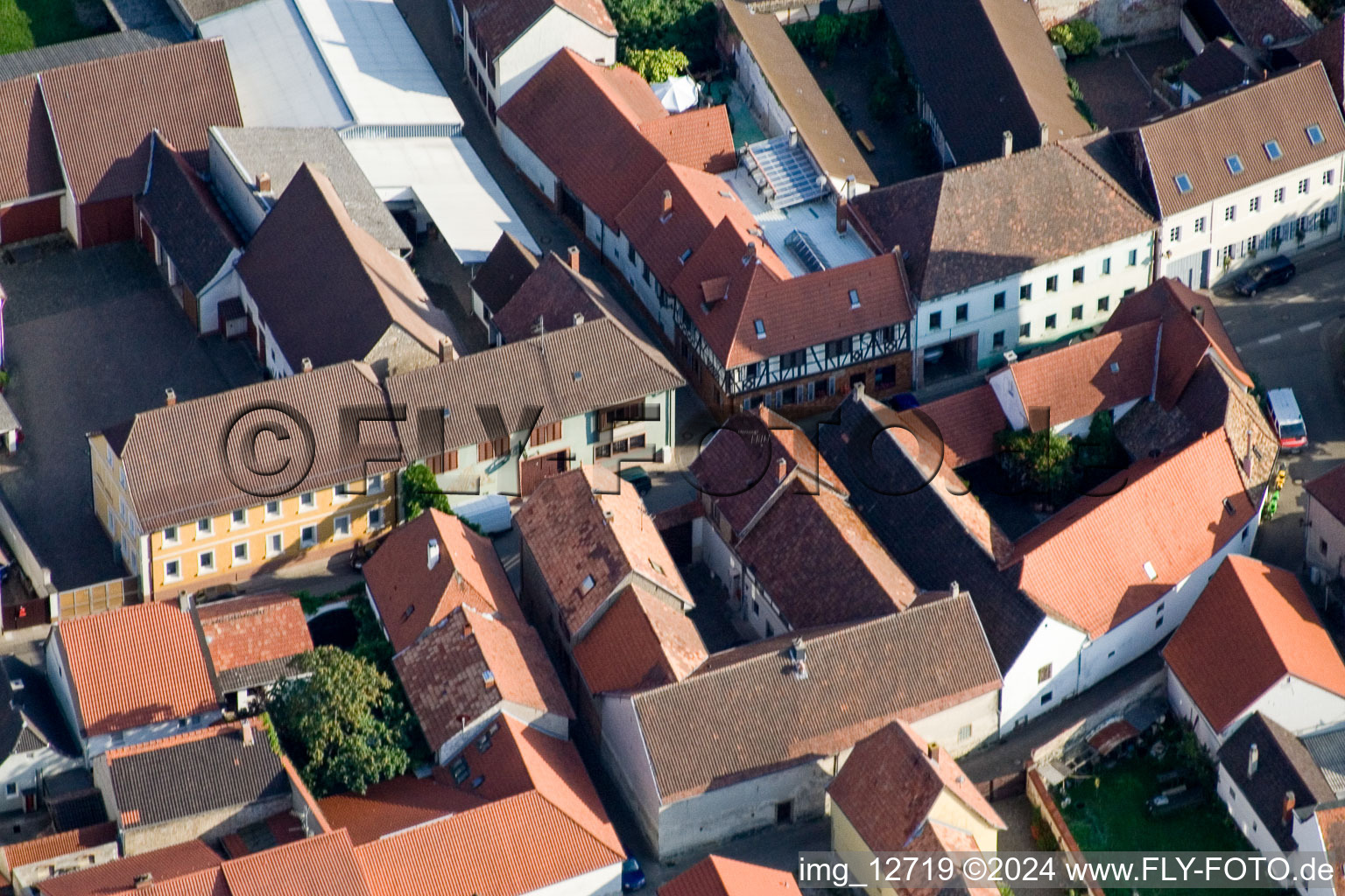 Photographie aérienne de Großkarlbach dans le département Rhénanie-Palatinat, Allemagne