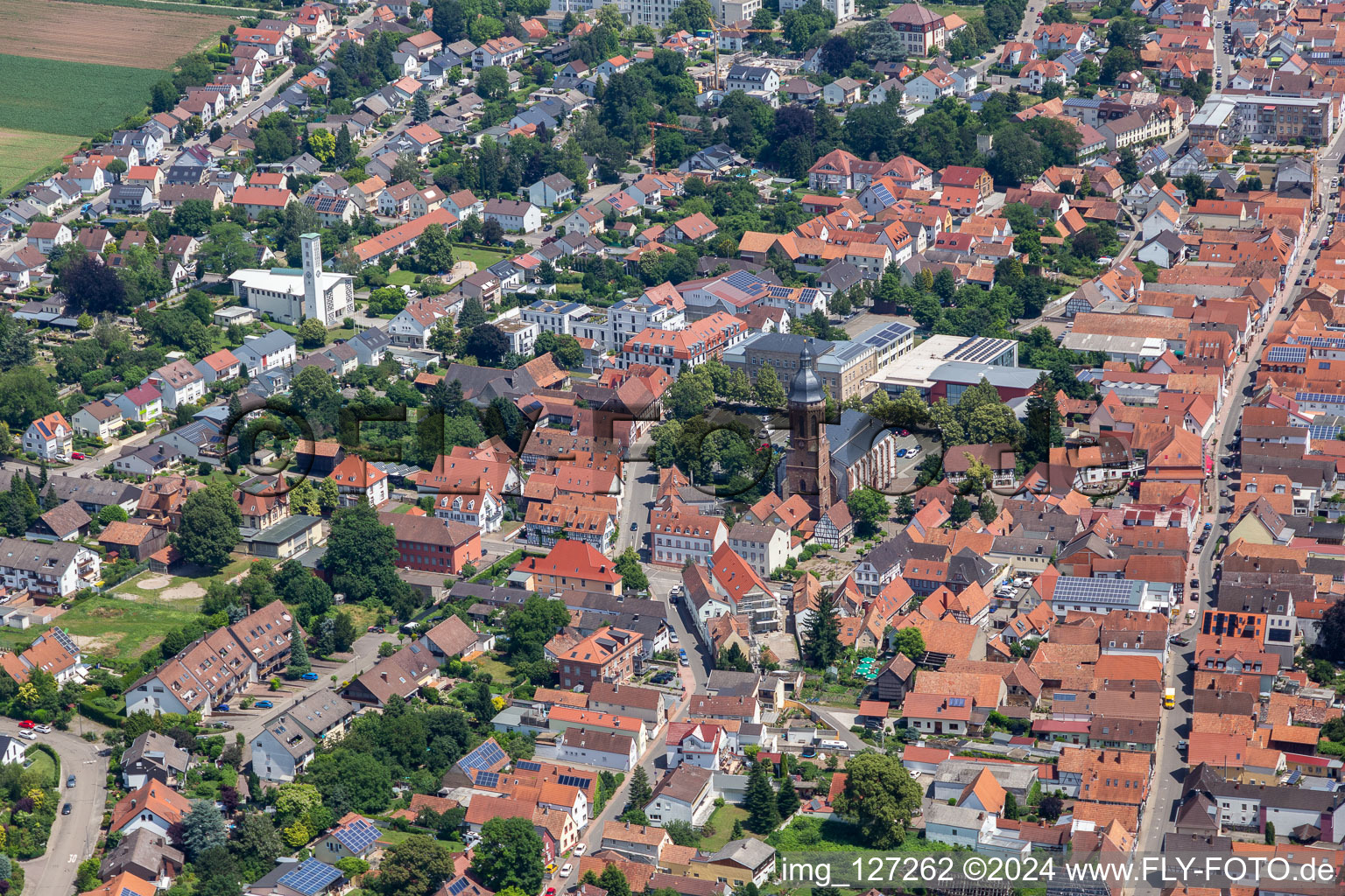 Vue aérienne de Église Saint-Georges - Paroisse Kandel à Kandel dans le département Rhénanie-Palatinat, Allemagne