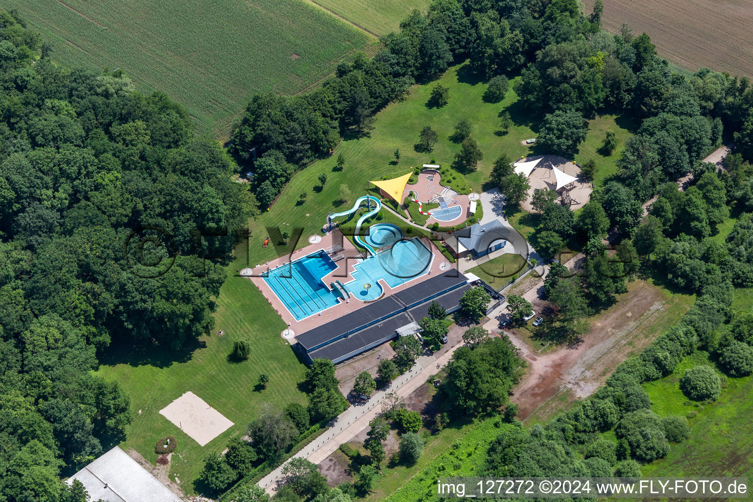 Vue aérienne de Piscine forestière Kandel à Kandel dans le département Rhénanie-Palatinat, Allemagne