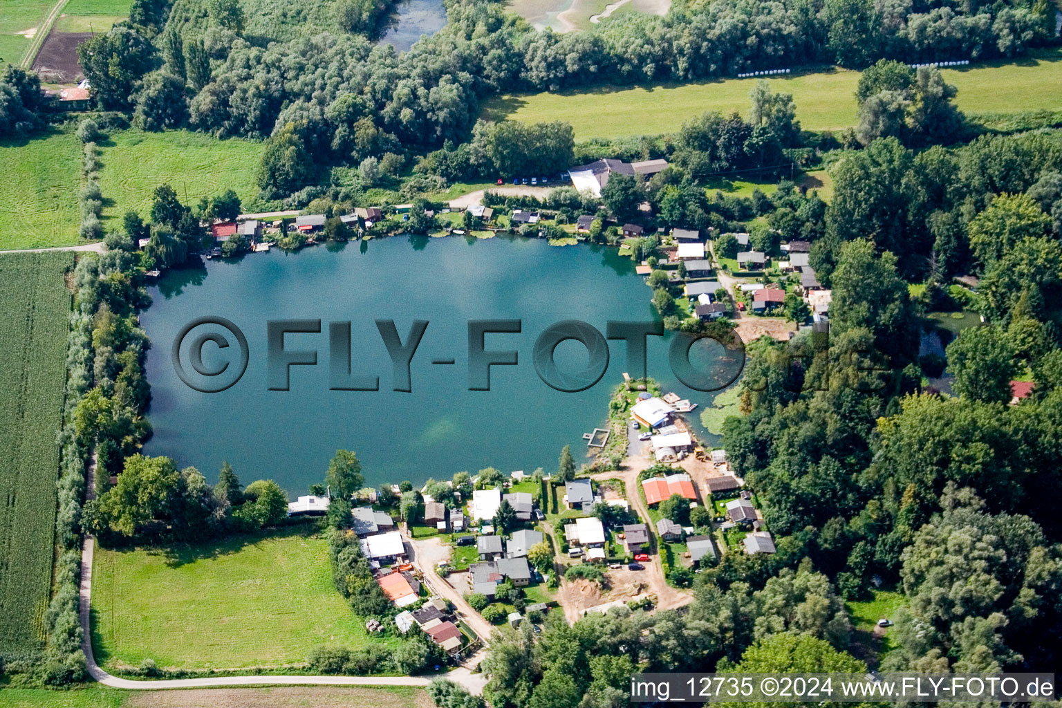 Vue aérienne de Caravanes et tentes - camping - et camping Blausee à Altlußheim dans le département Bade-Wurtemberg, Allemagne