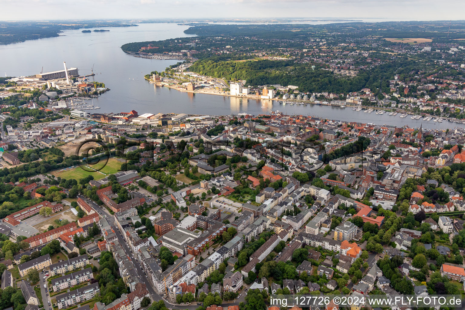 Vue aérienne de Centre-ville dans le centre-ville au bord du fjord à le quartier Duburg in Flensburg dans le département Schleswig-Holstein, Allemagne