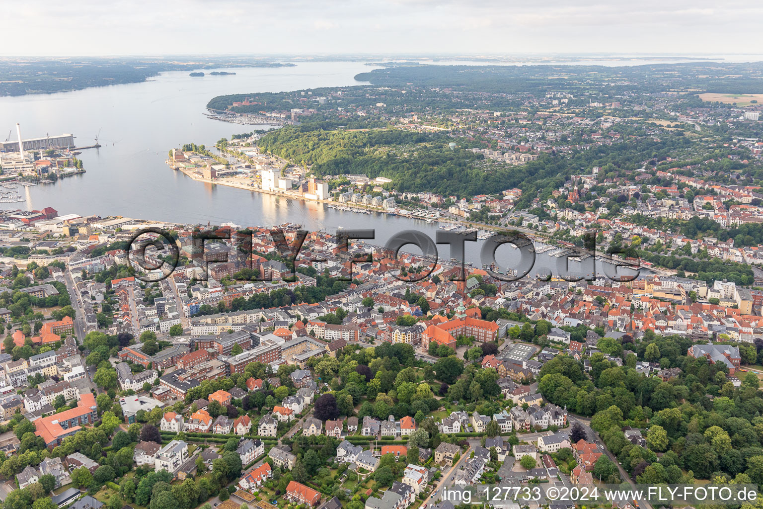 Vue aérienne de Ancien lycée à le quartier Friesischer Berg in Flensburg dans le département Schleswig-Holstein, Allemagne