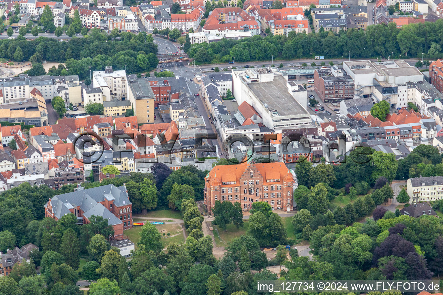 Vue aérienne de Montagne Musée Flensburg à le quartier Friesischer Berg in Flensburg dans le département Schleswig-Holstein, Allemagne