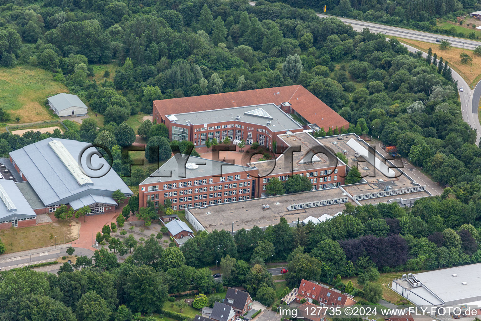 Vue aérienne de École RBZ Hannah Arendt AöR, École RBZ Eckener Flensburg AöR à le quartier Friesischer Berg in Flensburg dans le département Schleswig-Holstein, Allemagne