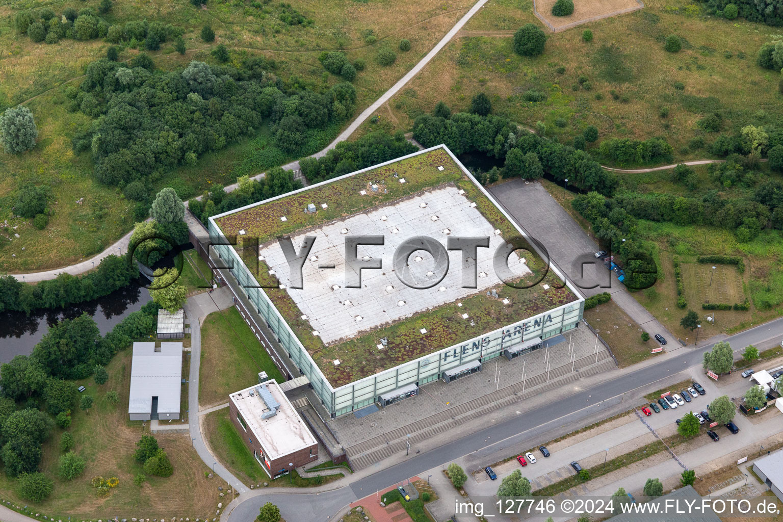 Vue aérienne de Espace événementiel et concert musical de la Flens Arena à le quartier Sünderup in Flensburg dans le département Schleswig-Holstein, Allemagne