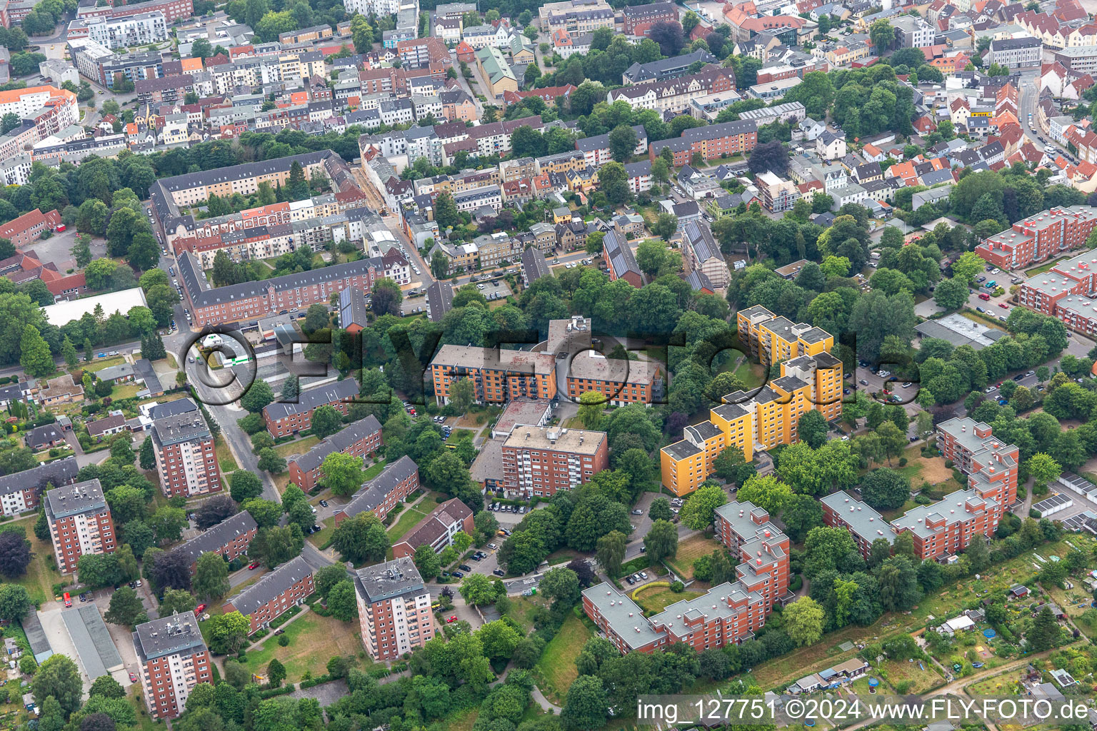 Vue aérienne de Schulze-Delitzsch-Strasse à le quartier Bredeberg in Flensburg dans le département Schleswig-Holstein, Allemagne