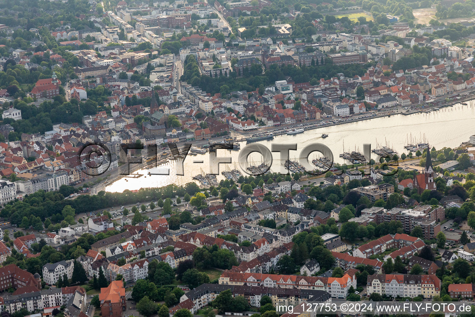 Vue aérienne de Port, fjord à le quartier Kielseng in Flensburg dans le département Schleswig-Holstein, Allemagne