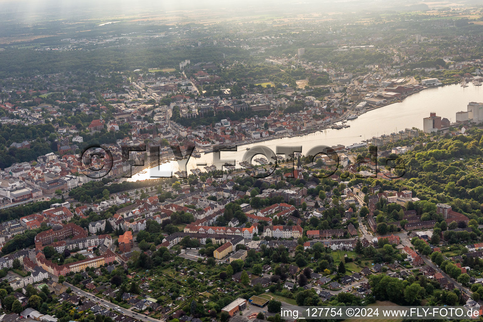 Vue aérienne de Port, fjord à le quartier Kielseng in Flensburg dans le département Schleswig-Holstein, Allemagne