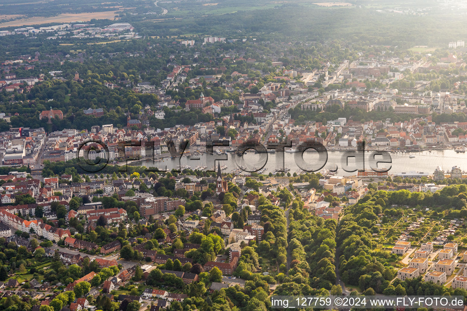 Vue aérienne de Centre-ville en centre-ville sur la digue du port à le quartier Kielseng in Flensburg dans le département Schleswig-Holstein, Allemagne