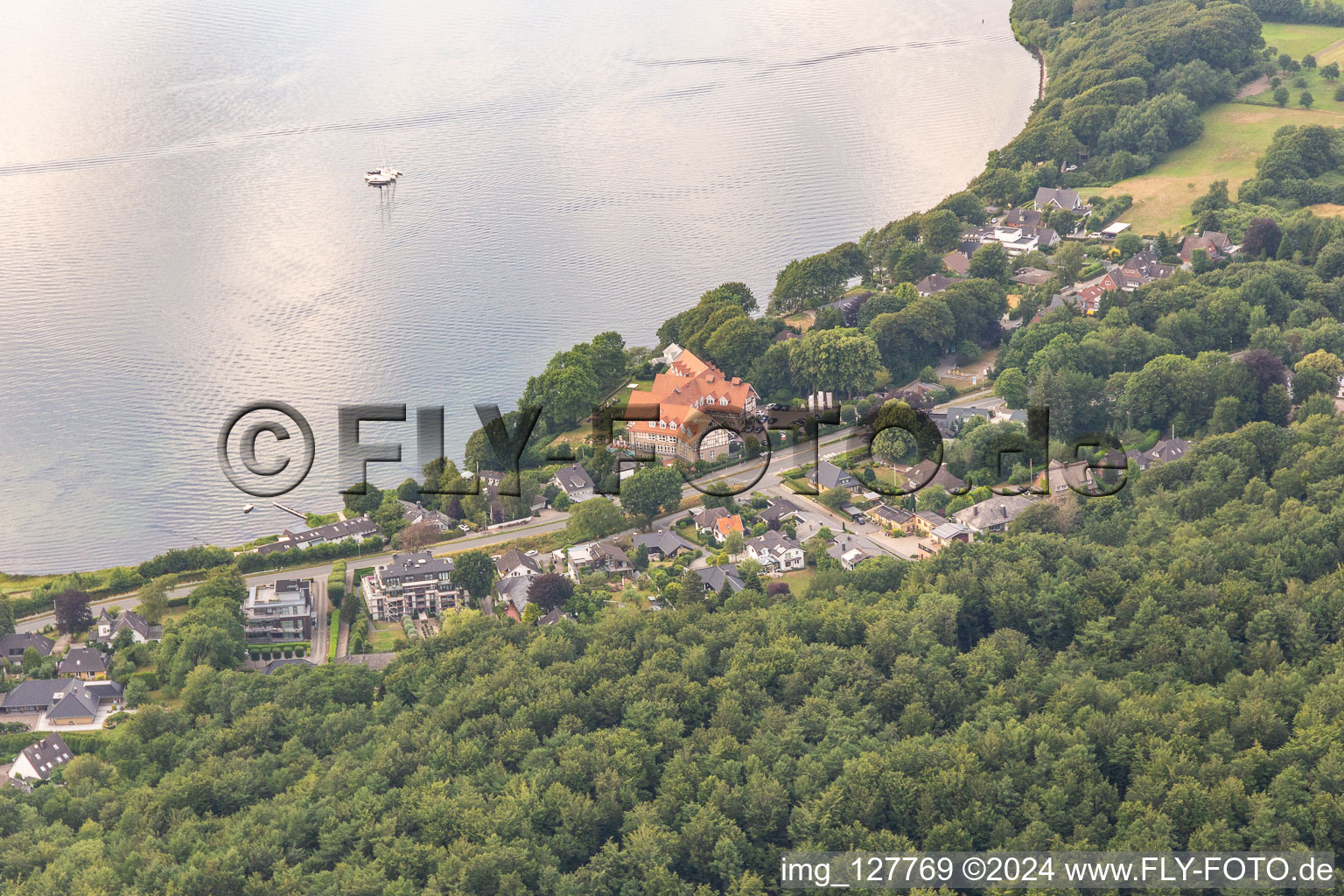 Vue aérienne de Vitalhotel Alter Meierhof à le quartier Ulstrupfeld in Glücksburg dans le département Schleswig-Holstein, Allemagne