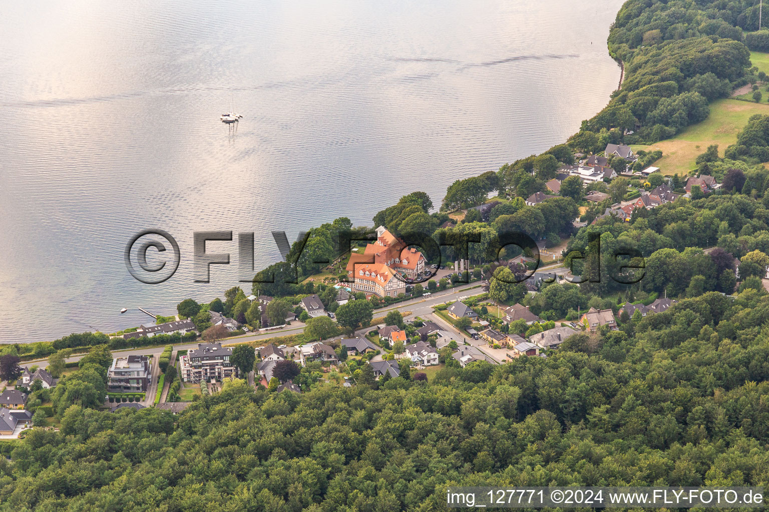 Vue aérienne de Vitalhotel Alter Meierhof à le quartier Ulstrupfeld in Glücksburg dans le département Schleswig-Holstein, Allemagne