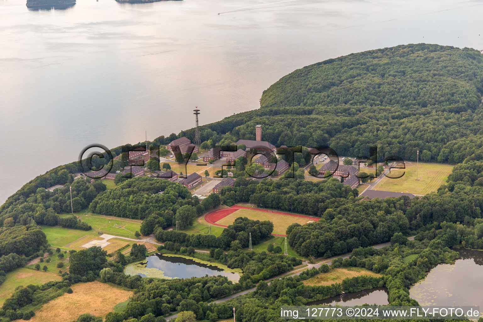 Vue aérienne de Caserne Meierwik (base navale) à le quartier Ulstrupfeld in Glücksburg dans le département Schleswig-Holstein, Allemagne