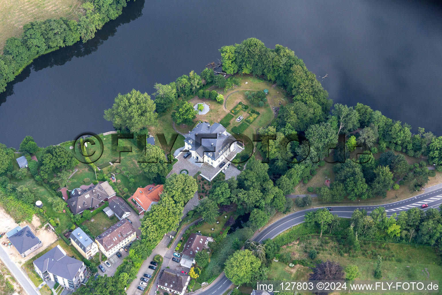 Vue aérienne de Villa de luxe - établissement de maisons unifamiliales sur la Glücksburger Herzplatz à Glücksburg dans le département Schleswig-Holstein, Allemagne