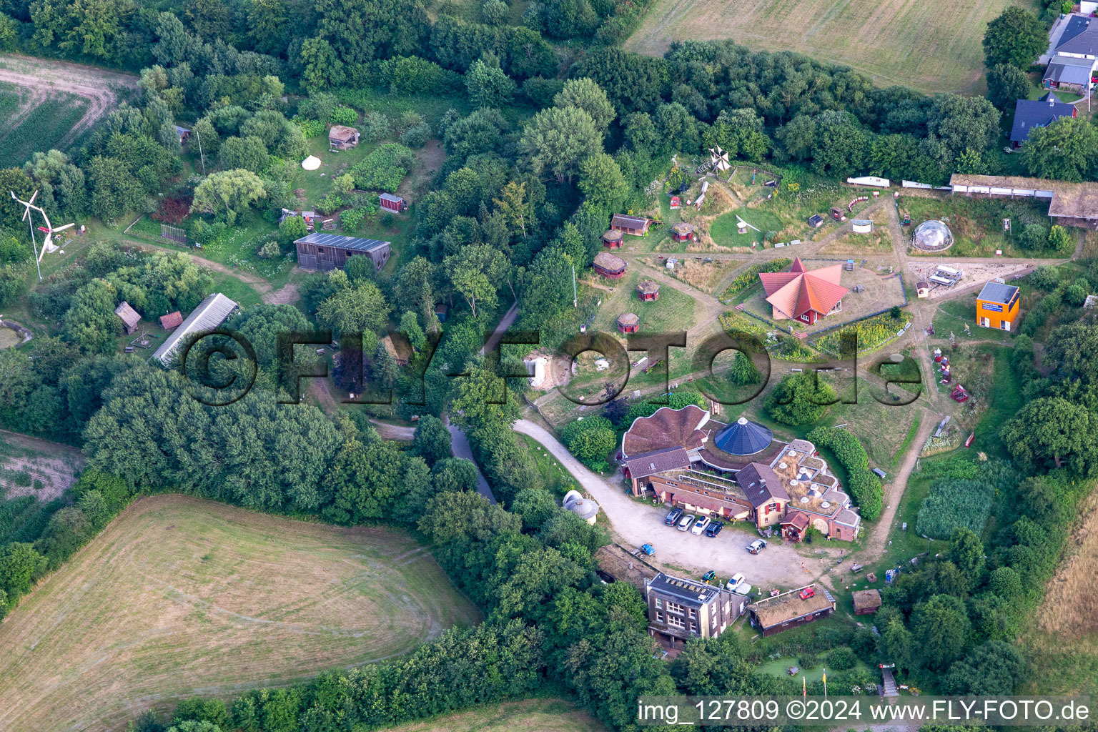 Vue aérienne de Centre de formation pour enfants, jeunes et adultes dans le Klimapark artefact gGmbH à Glücksburg dans le département Schleswig-Holstein, Allemagne