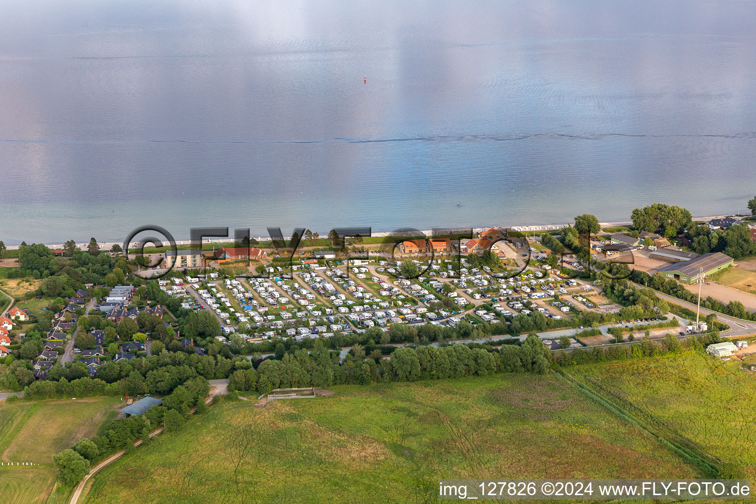 Vue aérienne de Camping HOLNIS à le quartier Bockholm in Glücksburg dans le département Schleswig-Holstein, Allemagne