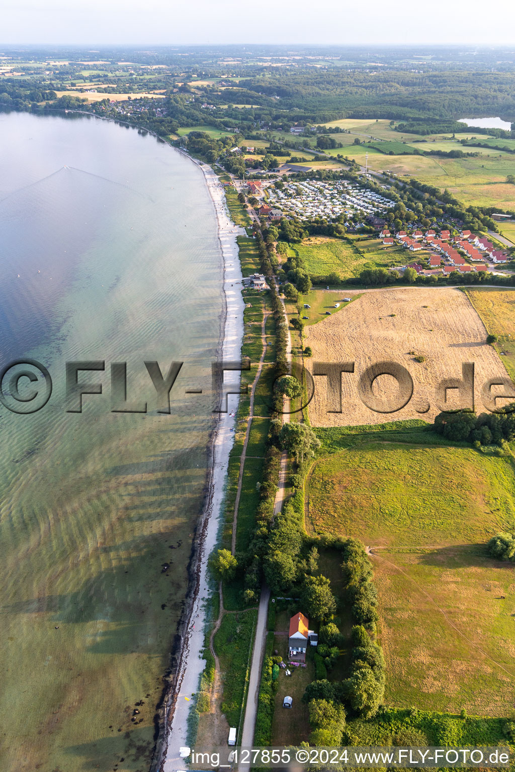 Vue aérienne de Plage de surf à le quartier Holnis in Glücksburg dans le département Schleswig-Holstein, Allemagne