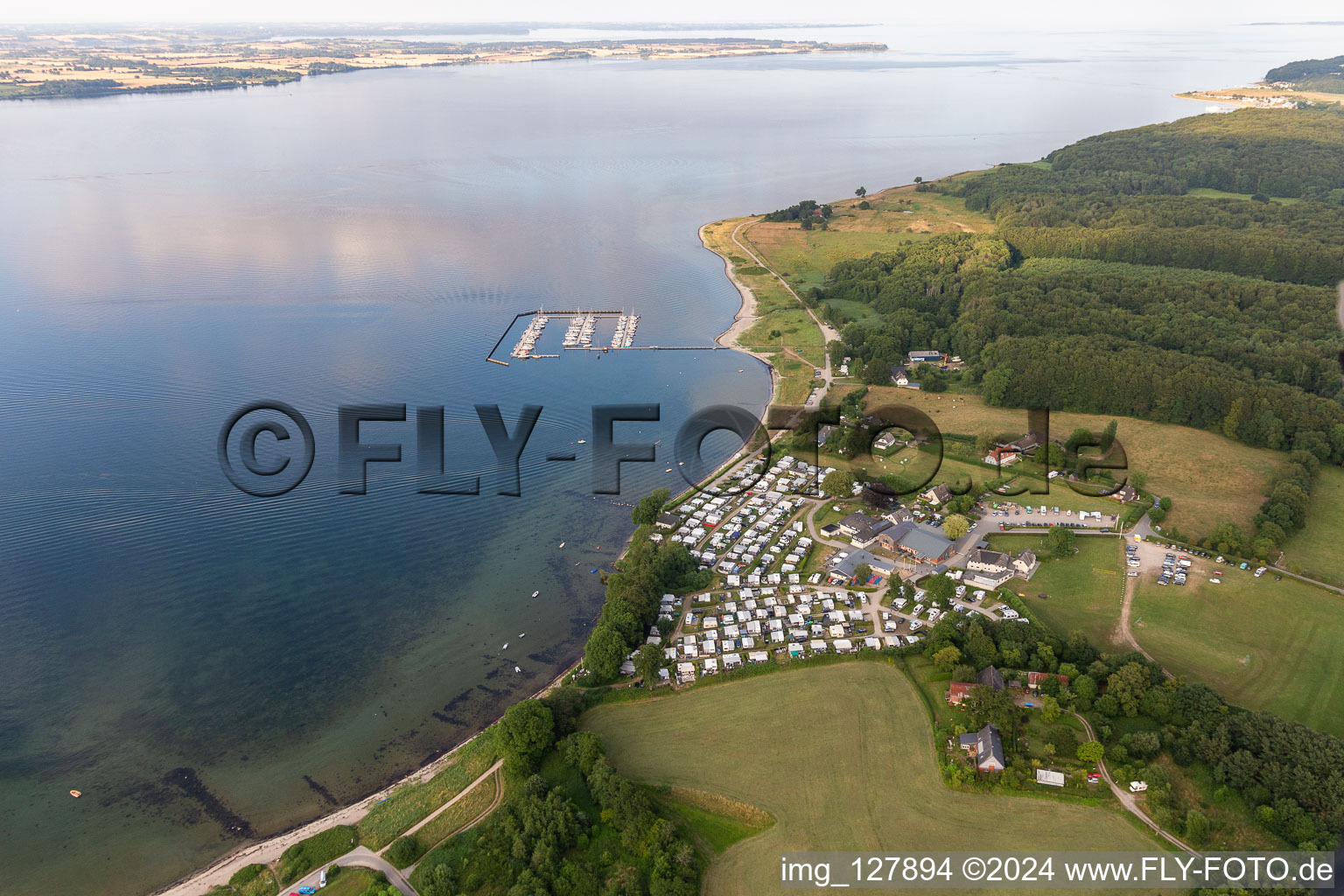 Photographie aérienne de Camping Bockholmwik, restaurant Bock 19, port de plaisance de Bockholmwik à le quartier Rüde in Munkbrarup dans le département Schleswig-Holstein, Allemagne