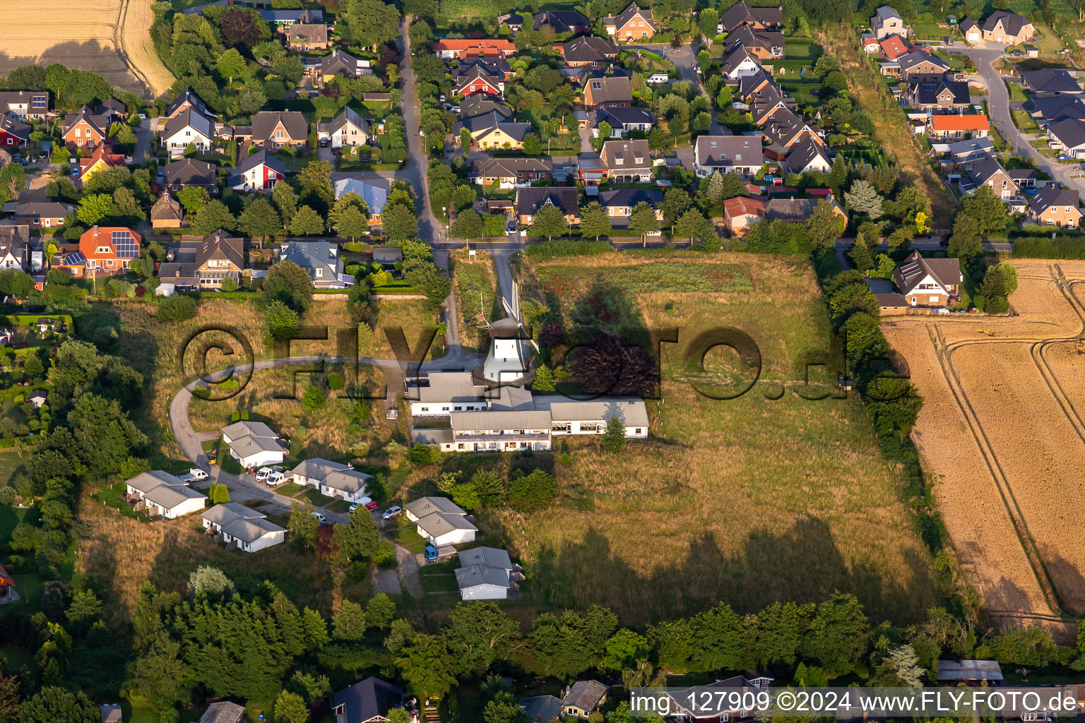 Vue aérienne de Moulin à vent à Westerholz dans le département Schleswig-Holstein, Allemagne