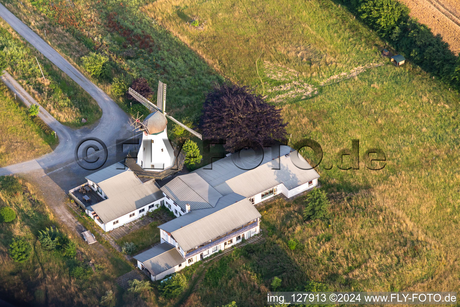 Vue aérienne de Moulin à vent à Westerholz dans le département Schleswig-Holstein, Allemagne