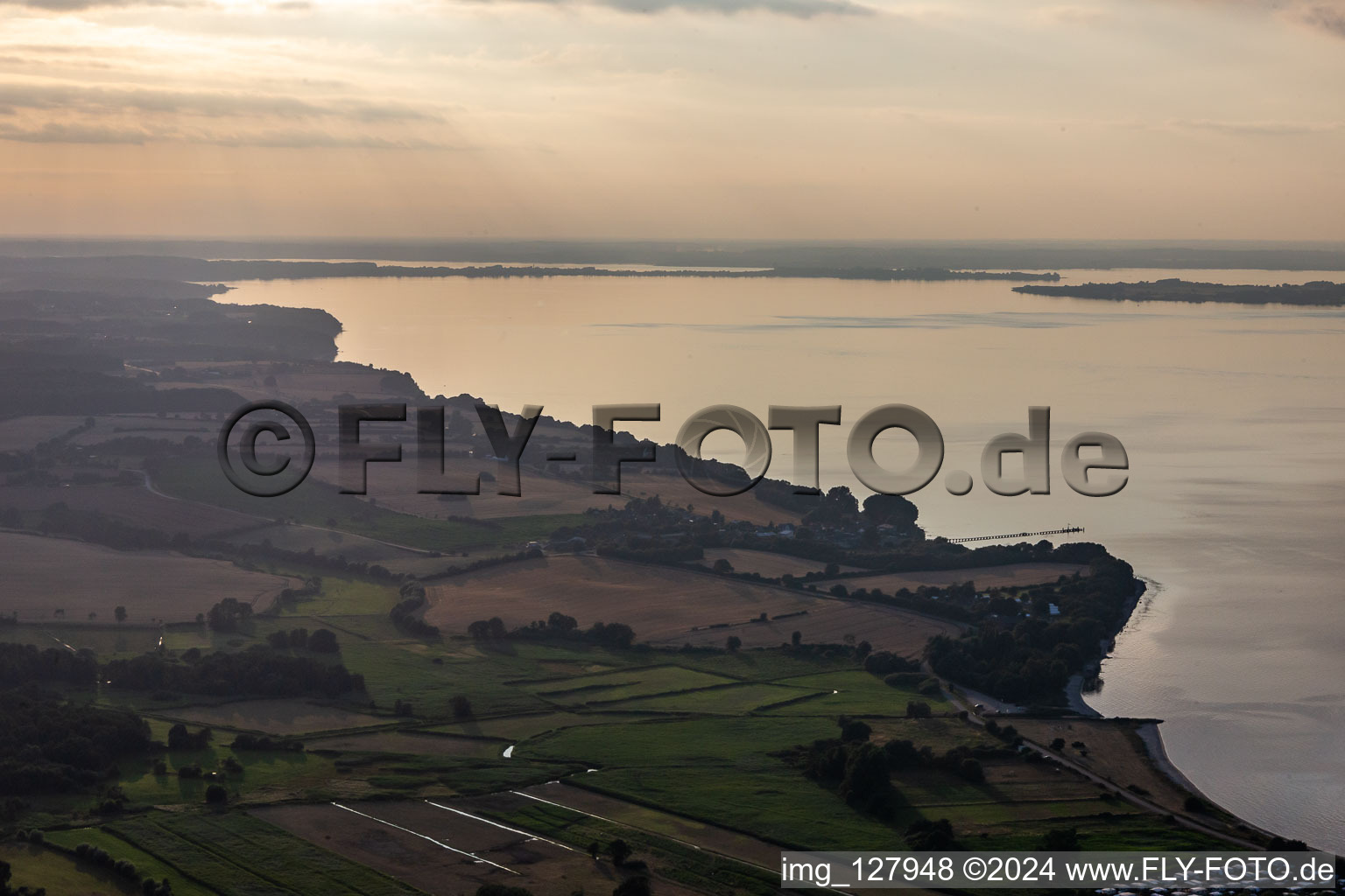 Vue aérienne de Fjord extérieur de Flensbourg à le quartier Nieby in Steinbergkirche dans le département Schleswig-Holstein, Allemagne