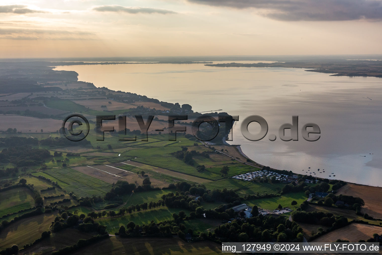 Vue aérienne de Fjord extérieur de Flensbourg à Nieby dans le département Schleswig-Holstein, Allemagne