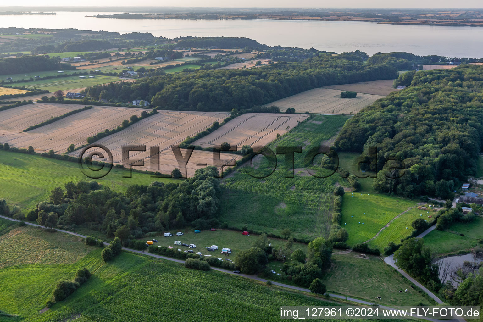 Vue aérienne de Camping à la ferme à le quartier Nordballig in Dollerup dans le département Schleswig-Holstein, Allemagne