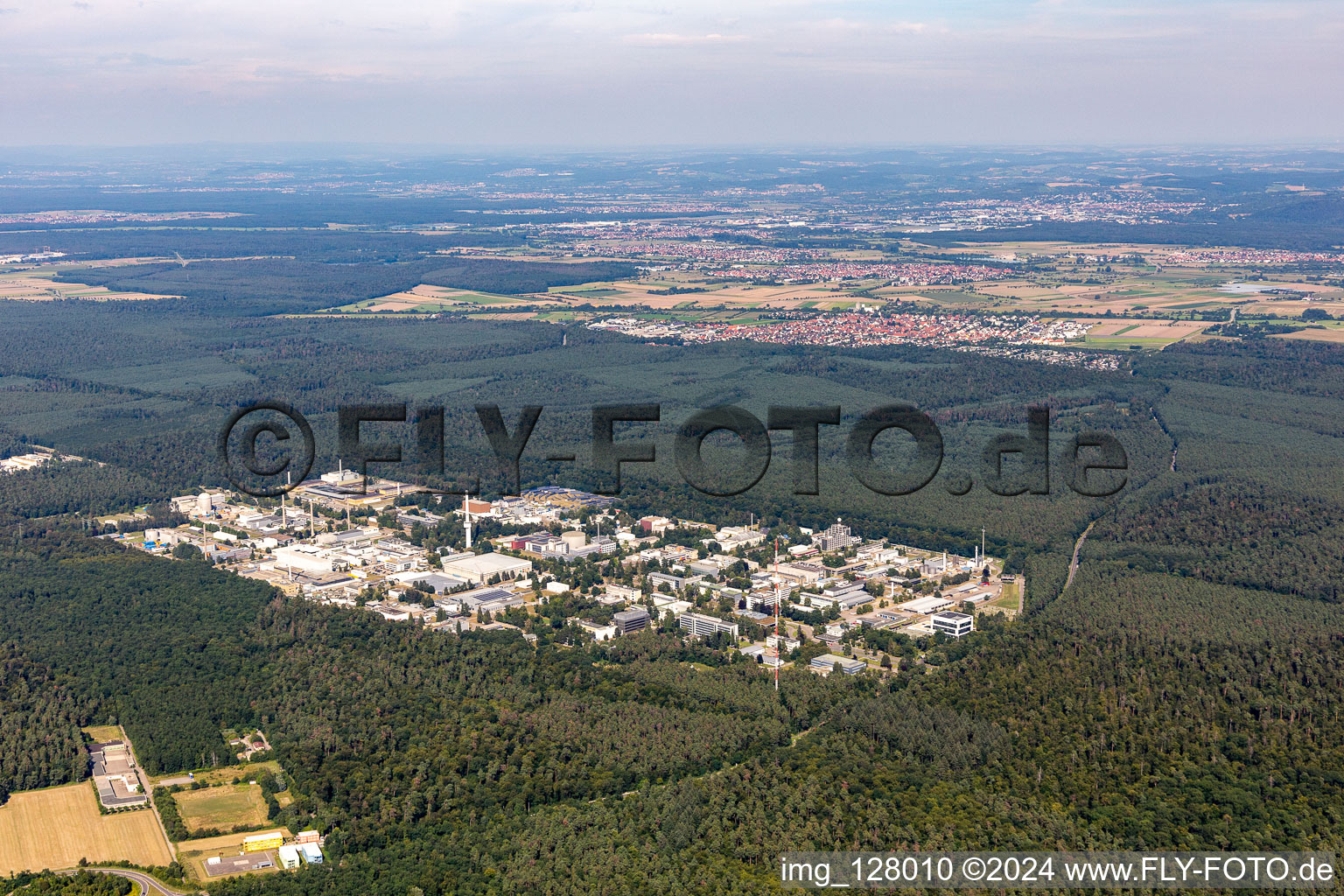 Vue aérienne de KIT Campus Nord depuis le sud-ouest à le quartier Leopoldshafen in Eggenstein-Leopoldshafen dans le département Bade-Wurtemberg, Allemagne