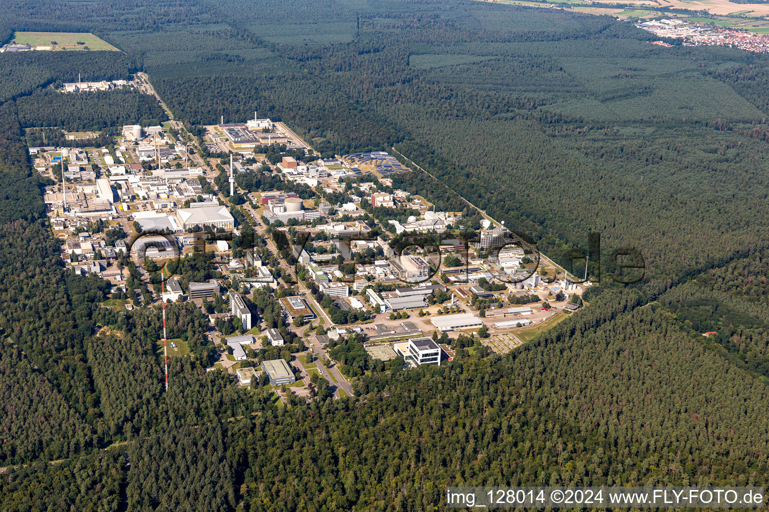 Vue aérienne de KIT Campus Nord depuis le Sud à le quartier Leopoldshafen in Eggenstein-Leopoldshafen dans le département Bade-Wurtemberg, Allemagne