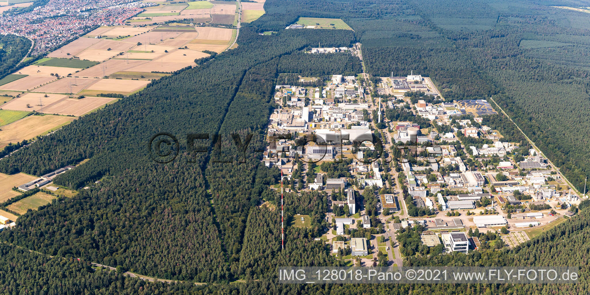 Vue aérienne de KIT Campus Nord depuis le Sud à le quartier Leopoldshafen in Eggenstein-Leopoldshafen dans le département Bade-Wurtemberg, Allemagne