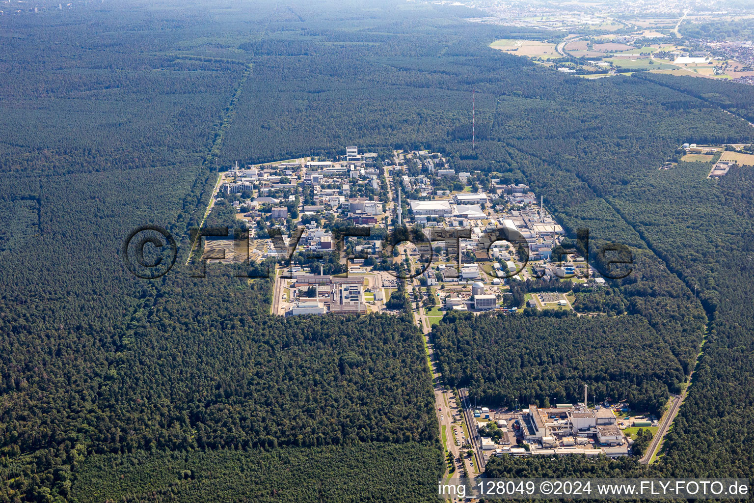 Vue aérienne de KIT Campus Nord vu du nord à le quartier Leopoldshafen in Eggenstein-Leopoldshafen dans le département Bade-Wurtemberg, Allemagne