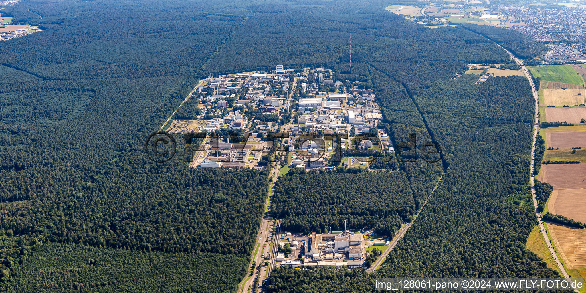 Vue aérienne de KIT Campus Nord vu du nord à le quartier Leopoldshafen in Eggenstein-Leopoldshafen dans le département Bade-Wurtemberg, Allemagne