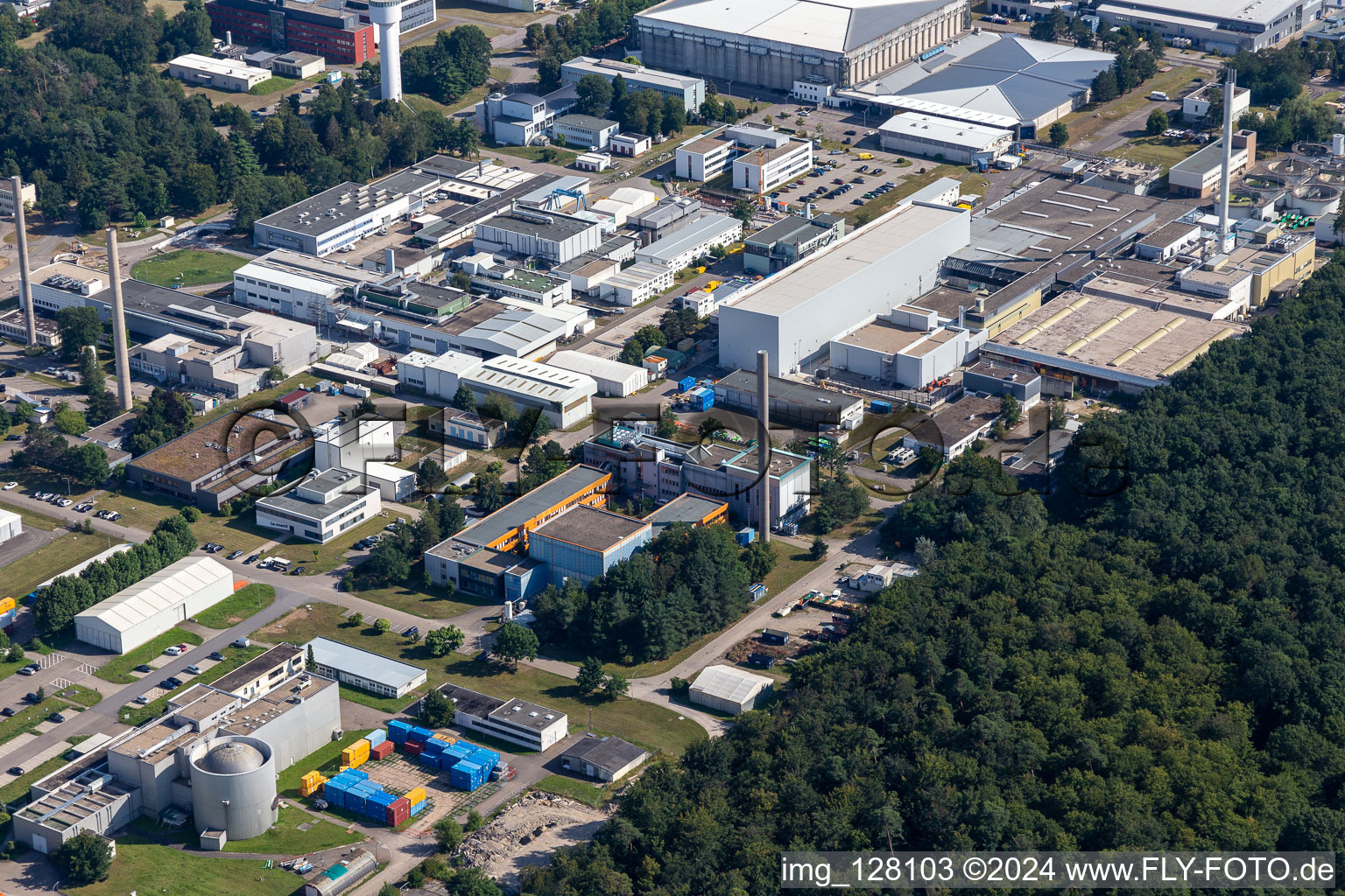 Vue aérienne de Bâtiment de recherche et complexe de bureaux du campus nord de l'Institut technologique de Karlsruhe, Hochstetter Straße à le quartier Leopoldshafen in Eggenstein-Leopoldshafen dans le département Bade-Wurtemberg, Allemagne