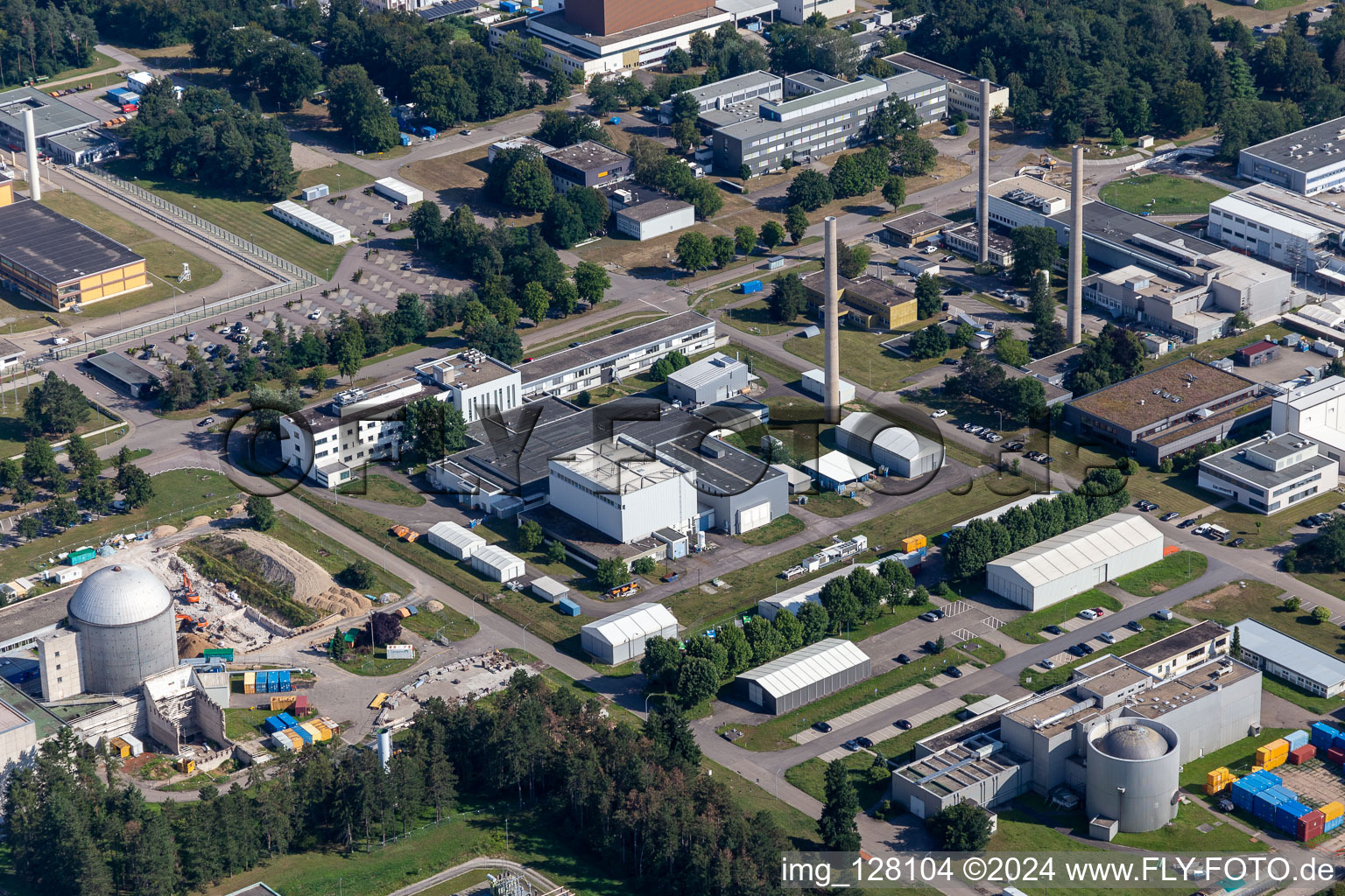 Vue aérienne de Bâtiment de recherche et complexe de bureaux du campus nord de l'Institut technologique de Karlsruhe, Linkenheimer Straße à le quartier Leopoldshafen in Eggenstein-Leopoldshafen dans le département Bade-Wurtemberg, Allemagne