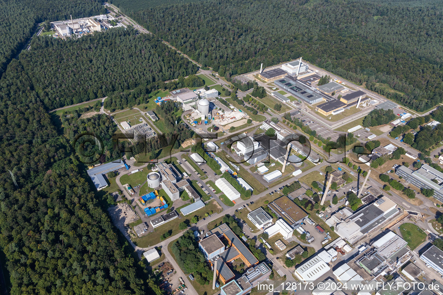 Vue aérienne de KNK (réacteur de recherche avec cœur de réacteur refroidi au sodium) dans l'Institut technologique de Karlsruhe Campus Nordin Eggenstein-Leopoldshafen à le quartier Leopoldshafen in Eggenstein-Leopoldshafen dans le département Bade-Wurtemberg, Allemagne