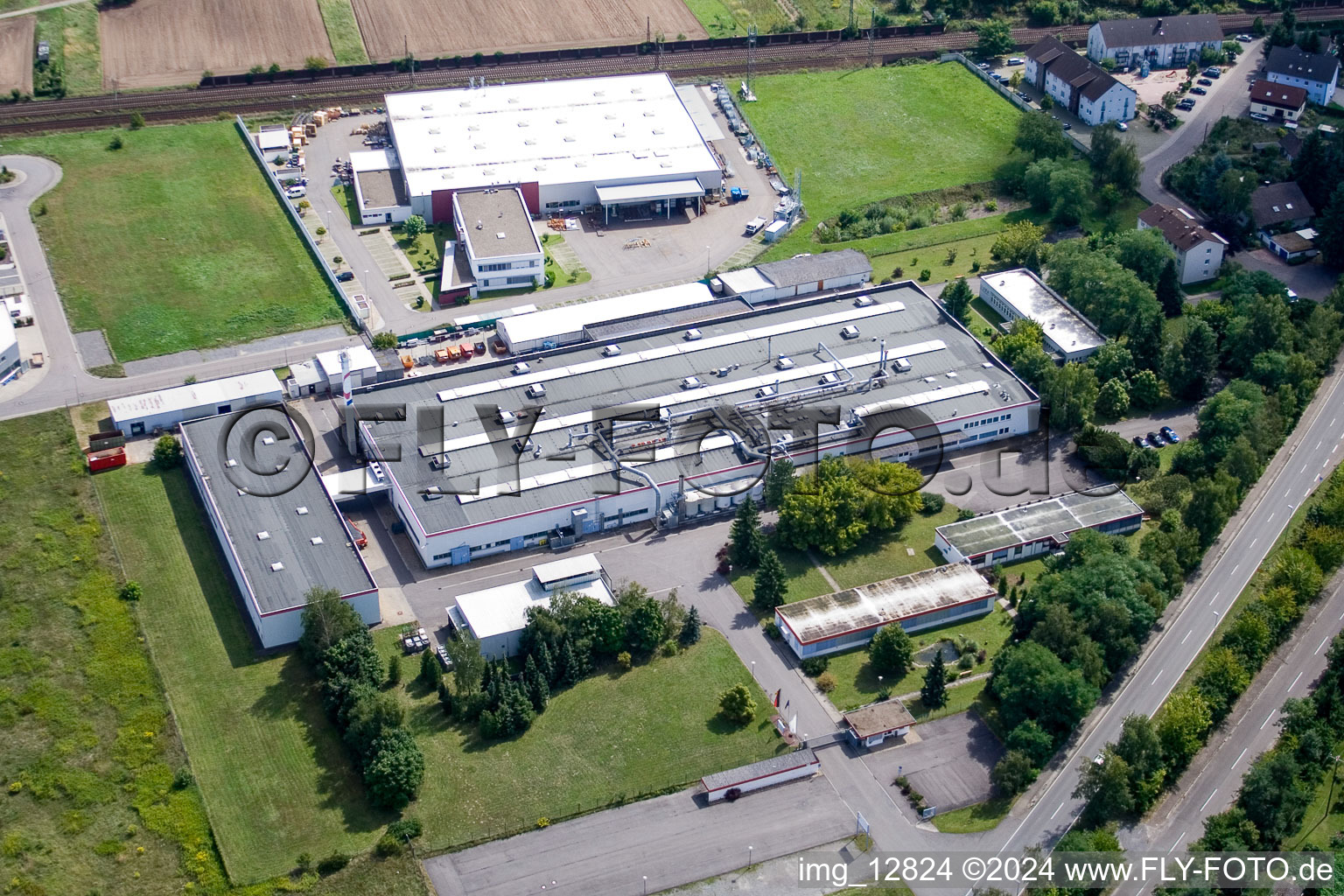 Quartier Neudorf in Graben-Neudorf dans le département Bade-Wurtemberg, Allemagne du point de vue du drone