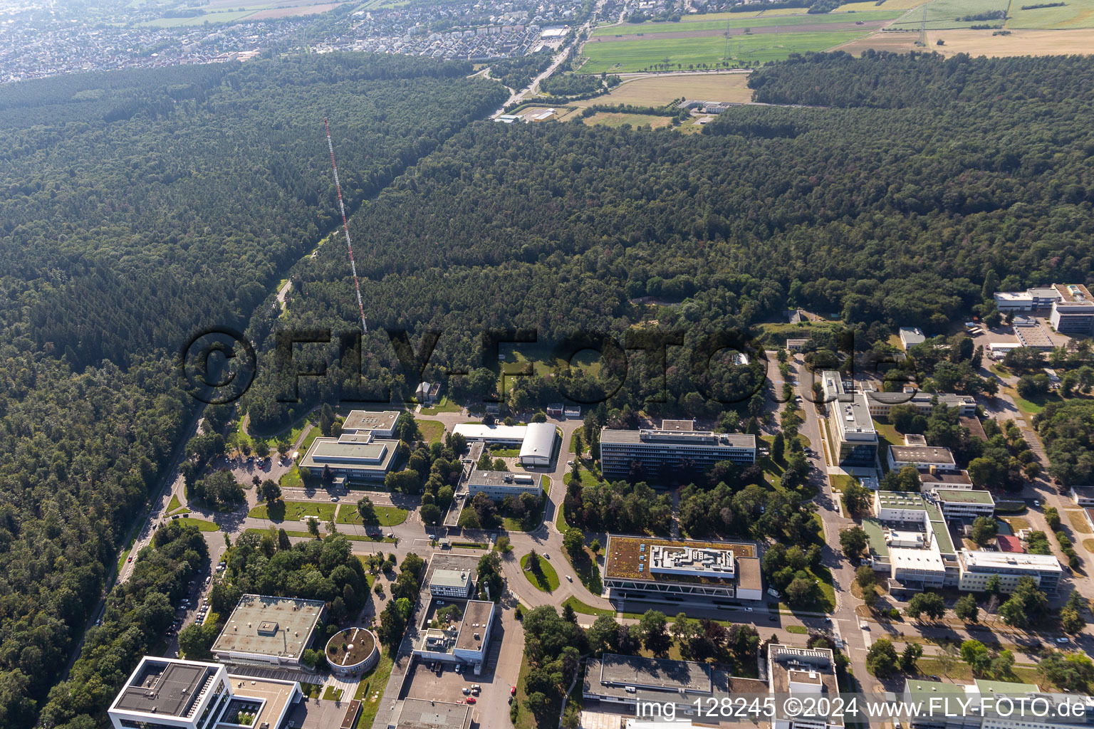 Vue aérienne de KIT Campus Nord, Büchenauer Straße, ZEISS Innovation Hub @KIT, succursale BBBanke, centre de formation pour la technologie et l'environnement, cantine, administration à le quartier Leopoldshafen in Eggenstein-Leopoldshafen dans le département Bade-Wurtemberg, Allemagne