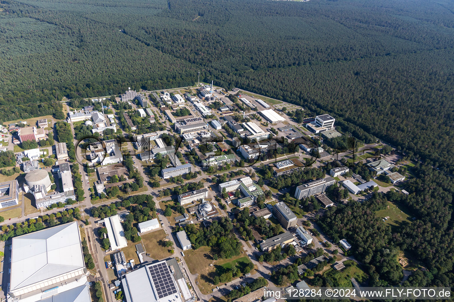 Quartier Leopoldshafen in Eggenstein-Leopoldshafen dans le département Bade-Wurtemberg, Allemagne depuis l'avion