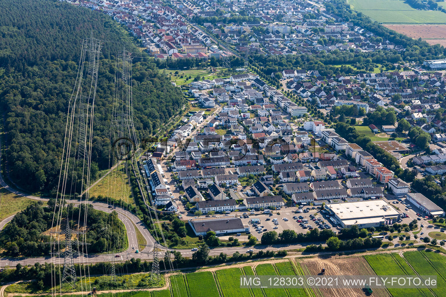 Vue aérienne de Ring de Bruxelles à le quartier Leopoldshafen in Eggenstein-Leopoldshafen dans le département Bade-Wurtemberg, Allemagne