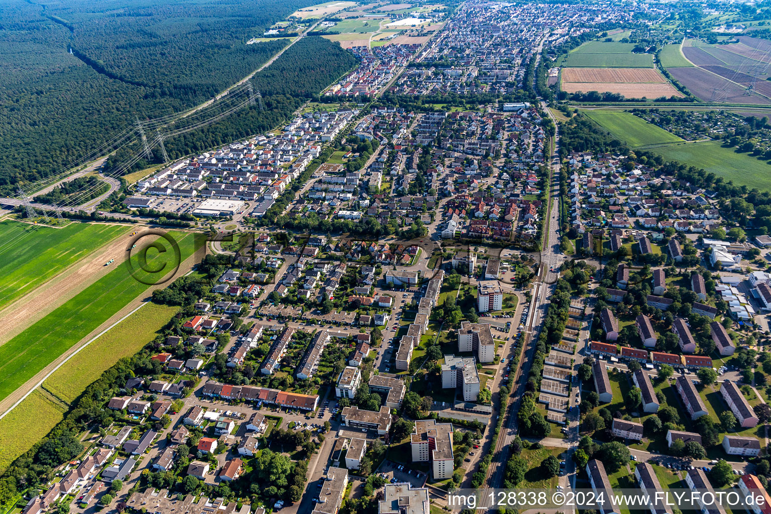 Vue d'oiseau de Quartier Leopoldshafen in Eggenstein-Leopoldshafen dans le département Bade-Wurtemberg, Allemagne