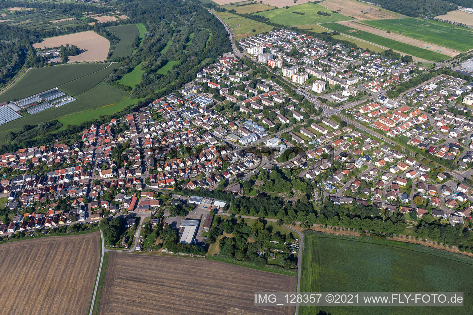 Photographie aérienne de Vue des rues et des maisons des quartiers résidentiels à le quartier Leopoldshafen in Eggenstein-Leopoldshafen dans le département Bade-Wurtemberg, Allemagne