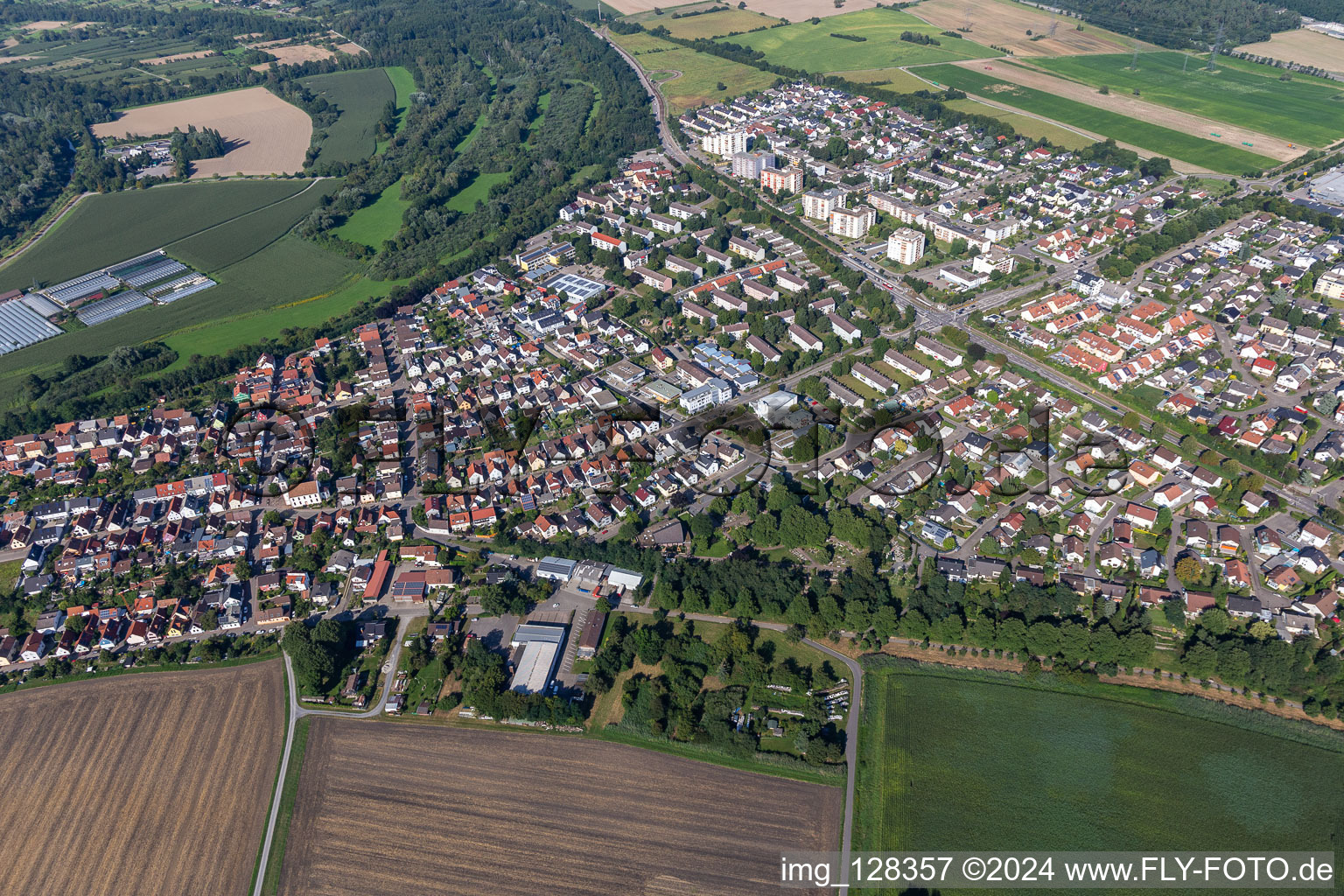 Photographie aérienne de Vue des rues et des maisons des quartiers résidentiels à le quartier Leopoldshafen in Eggenstein-Leopoldshafen dans le département Bade-Wurtemberg, Allemagne