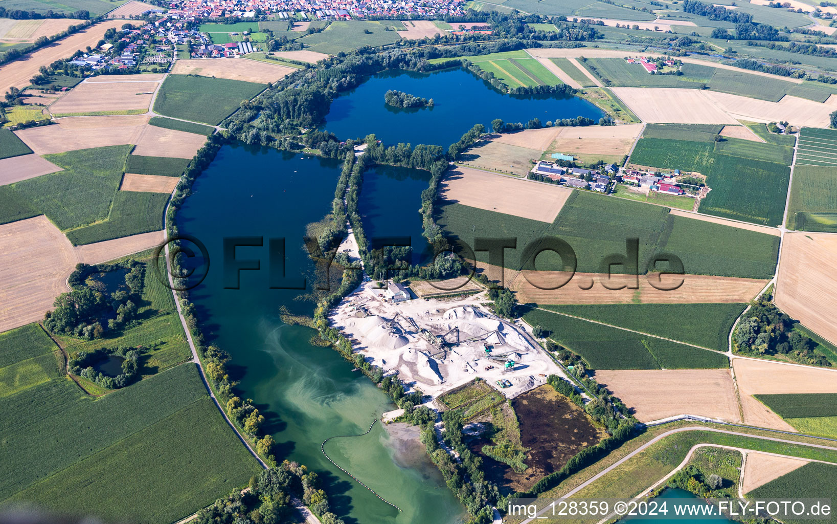 Vue aérienne de Vieux Rhin à Neupotz dans le département Rhénanie-Palatinat, Allemagne