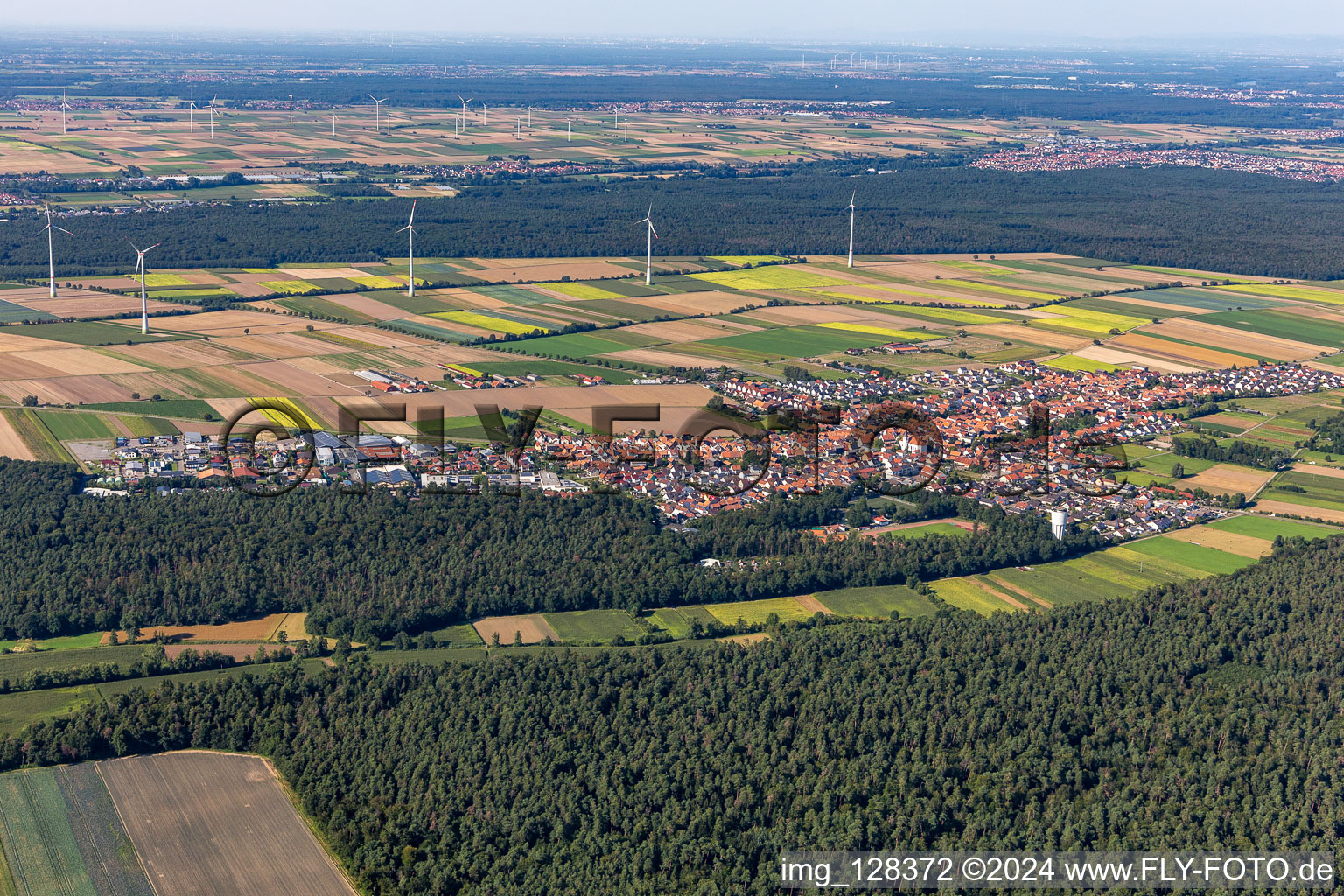 Vue aérienne de Hatzenbühl dans le département Rhénanie-Palatinat, Allemagne