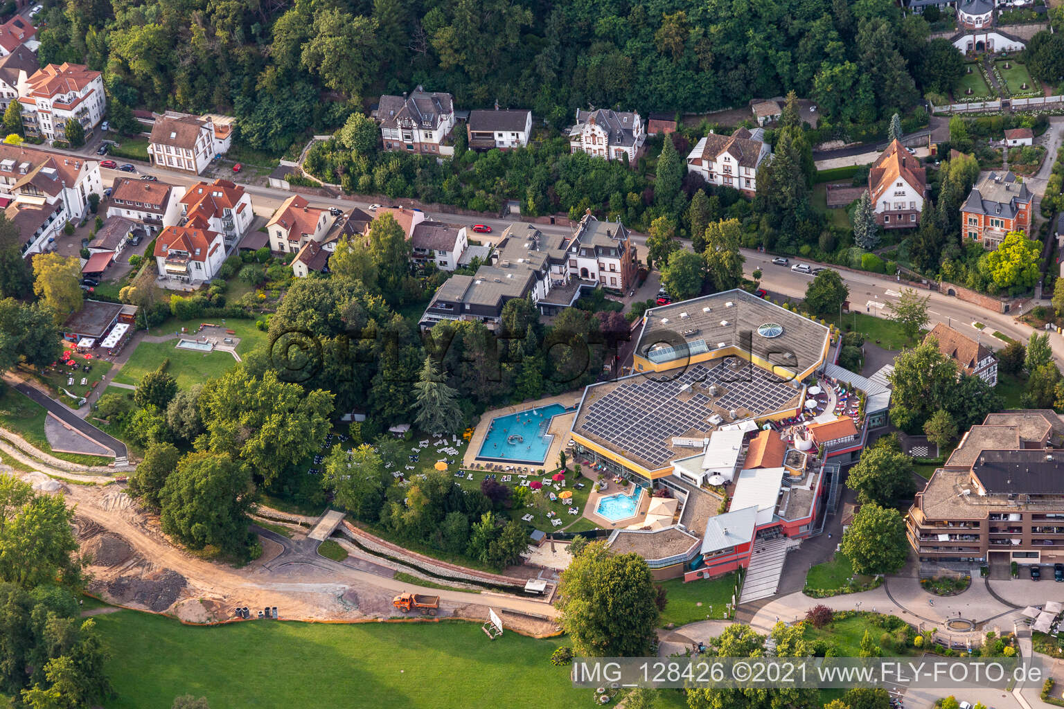 Photographie aérienne de Thermes et piscines du Südpfalz Therme à Bad Bergzabern dans le département Rhénanie-Palatinat, Allemagne