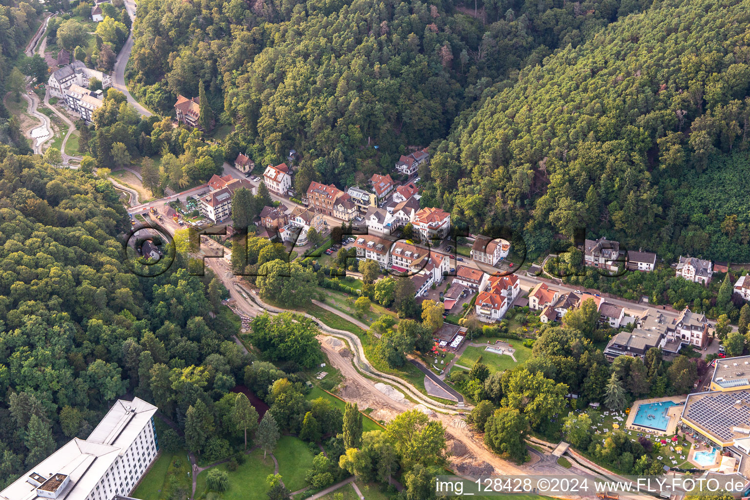 Vue aérienne de Chantier de construction du cours d'eau dans le parc thermal de la Kurtalstr à Bad Bergzabern dans le département Rhénanie-Palatinat, Allemagne