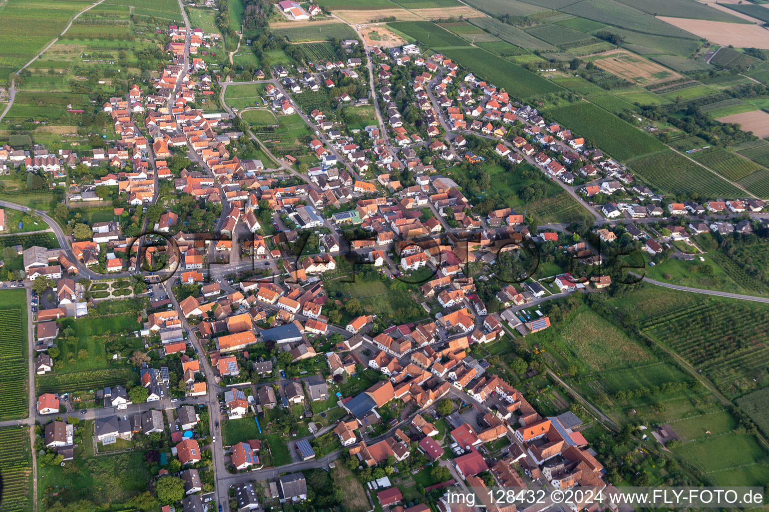 Vue aérienne de Oberotterbach dans le département Rhénanie-Palatinat, Allemagne